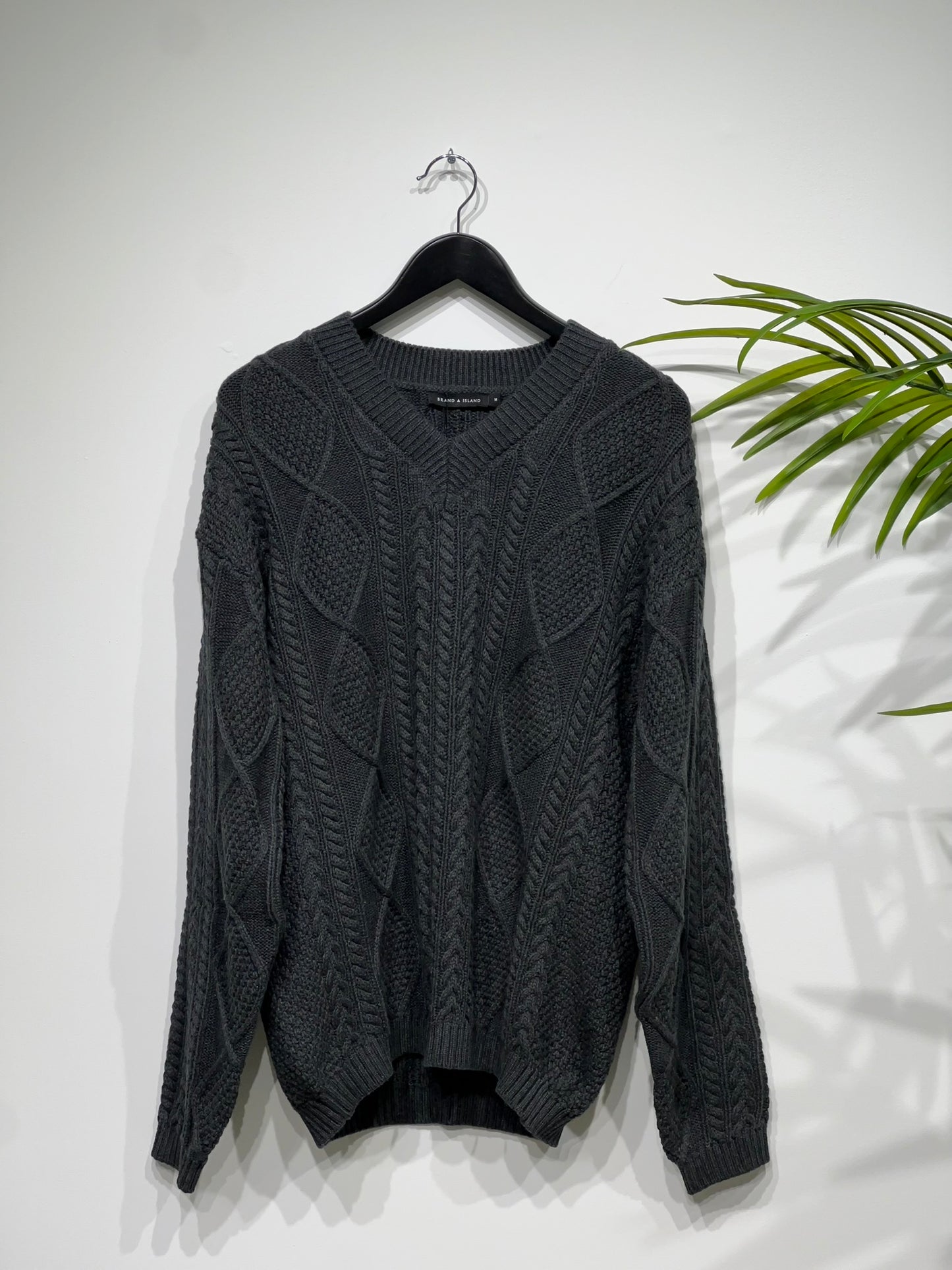 TAKASHI V-NECK KNIT