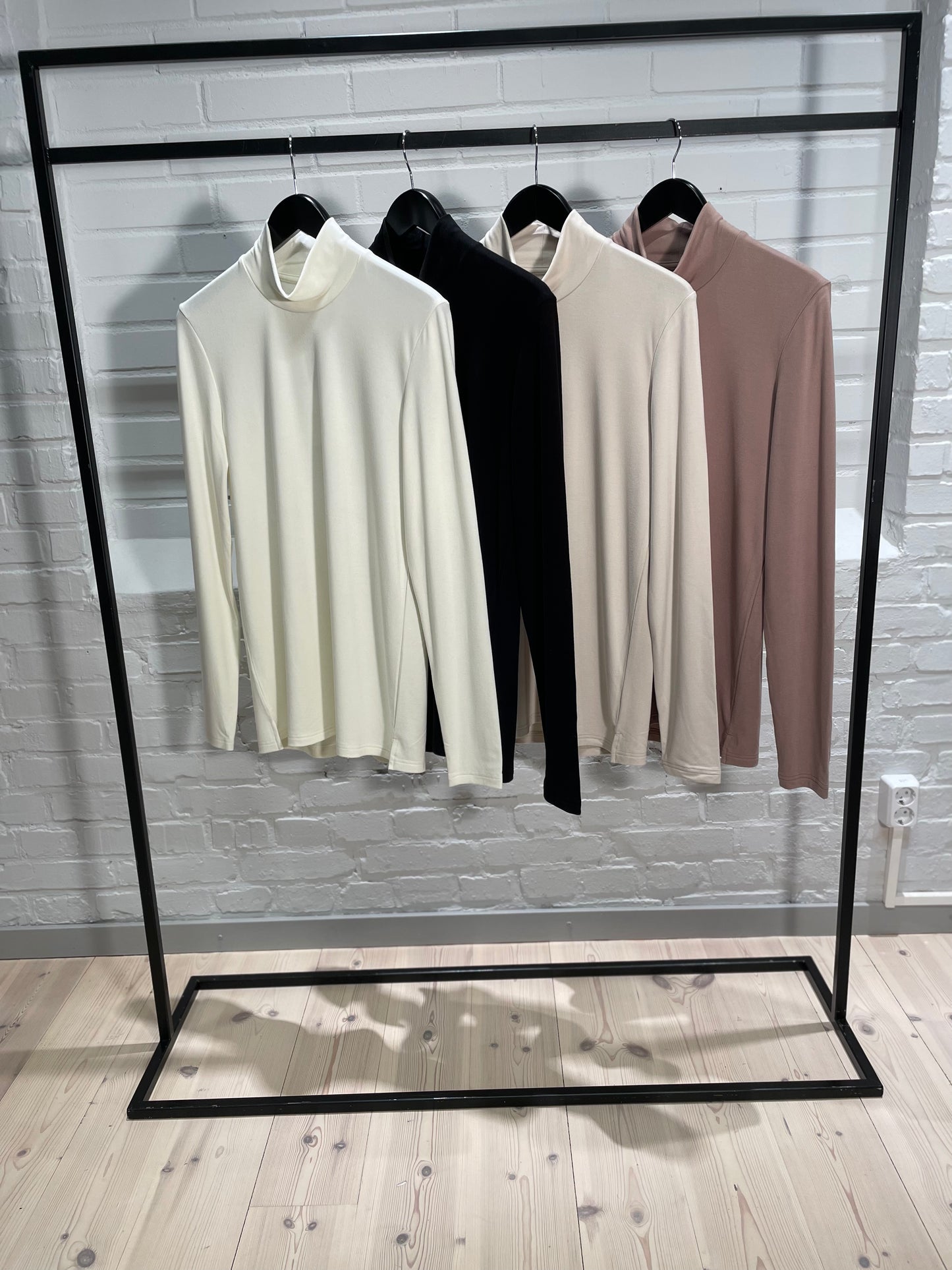 HIKARI HIGH NECK L/S T-SHIRT